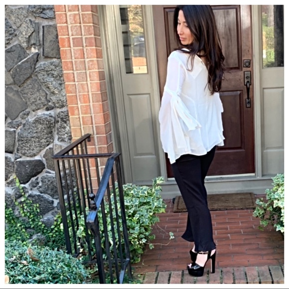 ONLY SIZE S ✨LAST ONE✨Gorgeous bell sleeves blouse - Picture 7 of 8